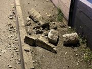 Calcinacci dal sottopasso, paura in via Sforza: strada riaperta