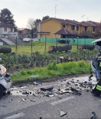 Incidente a Zelo, due auto si scontrano frontalmente: tre coinvolti