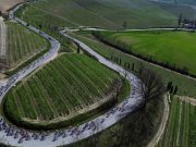 Coppi e Bartali, tappa nel Lodigiano: volata in vista, incognita vento