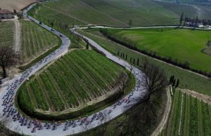 Coppi e Bartali, tappa nel Lodigiano: volata in vista, incognita vento
