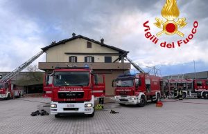 Castiraga Vidardo, incendio sul tetto in via Marconi
