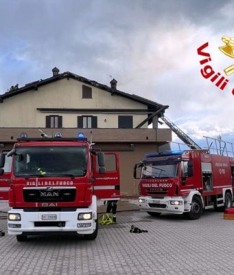 Castiraga Vidardo, incendio sul tetto in via Marconi