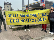 Ponte Napoleonico chiuso, scatta la protesta: “Giù le mani dal fiume e dal nostro ponte”