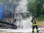 Furgone in fiamme sulla Paullese a Montanaso: conducente illeso