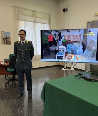 Caporalato nel settore vitivinicolo bresciano: pagati 1,54 all’ora