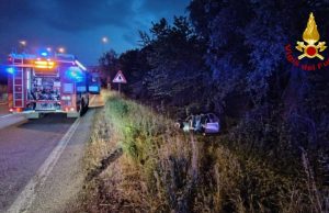 Auto fuori strada sulla tangenziale: 5 coinvolti, 3 sono minorenni