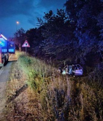 Auto fuori strada sulla tangenziale: 5 coinvolti, 3 sono minorenni