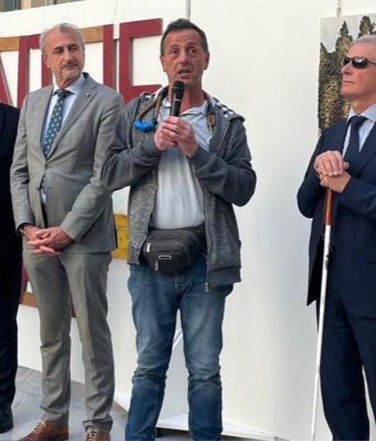 “Si prega di toccare”: a Lodi l’arte si scopre con le mani