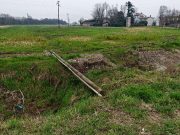 Palo telefonico a terra da due mesi: segnalazioni senza risposta