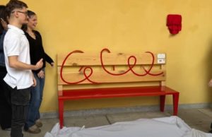 Inaugurata la panchina rossa contro la violenza sulle donne