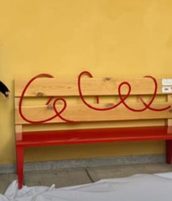 Inaugurata la panchina rossa contro la violenza sulle donne