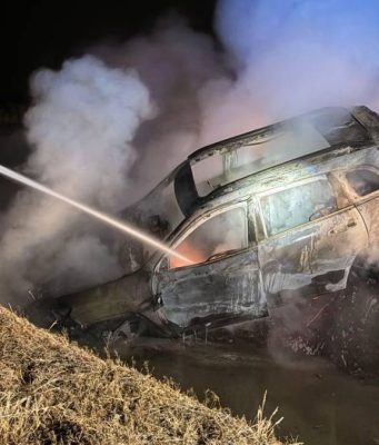 Suv rubato e incendiato nei campi
