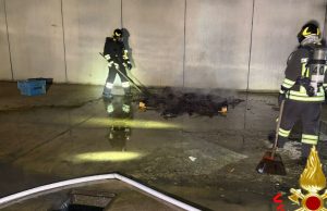 Fiamme alla ex Renault di San Colombano: a fuoco bancali di rame