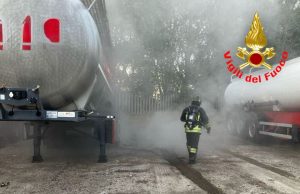 Acido cloridrico fuoriesce da una cisterna: allarme a Lodi Vecchio