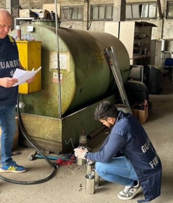 Scoperto distributore abusivo di gasolio: sequestrate 4 cisterne