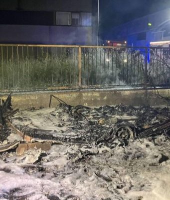 Incendio in viale Torino: distrutta una roulotte usata come dormitorio