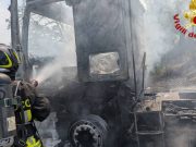 Autoarticolato in fiamme sull’A1 a Villanova del Sillaro