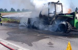 Corno Giovine, mezzo agricolo in fiamme